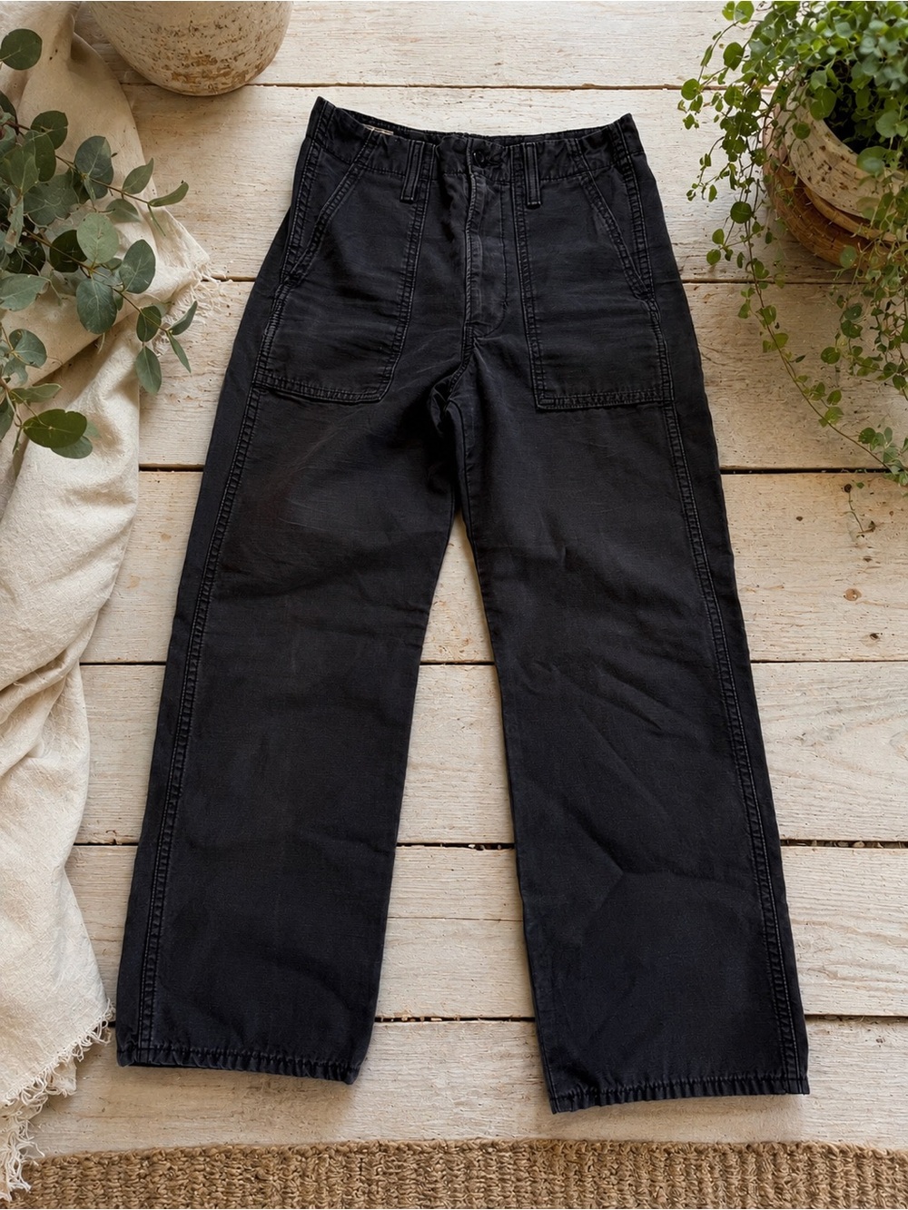 Levi’s Ribcage High Rise Utility Pants Size 26 Charcoal Black